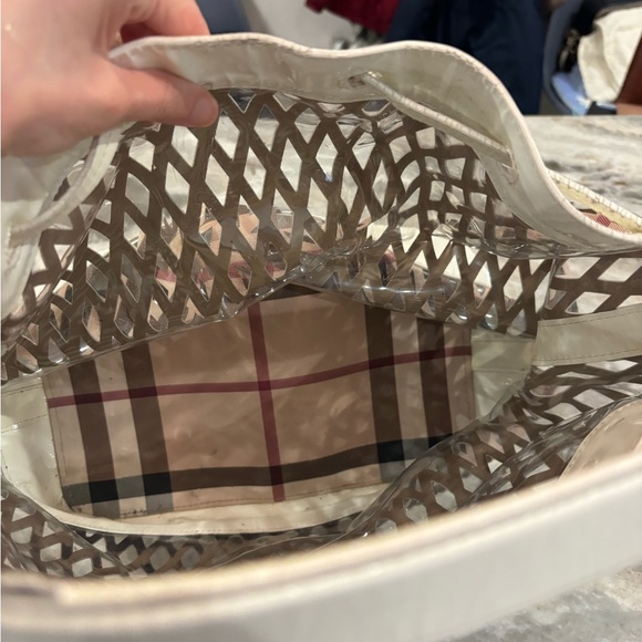 Gorgeous large Burberry translucent drawstring bag - Picture 3 of 9